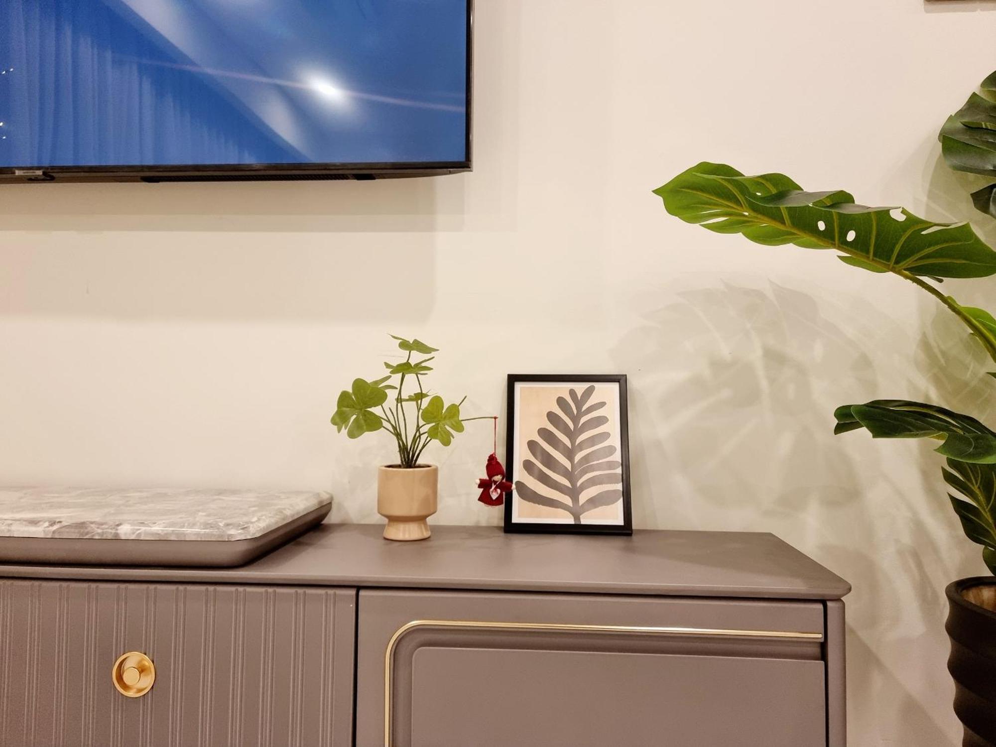 Apartment Metropole-can Ho Quan 2, Quan 1 *